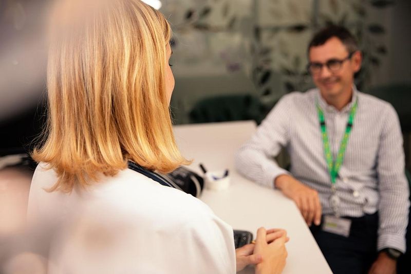 Patients-HealthcareProviders_MedicalConsultation2