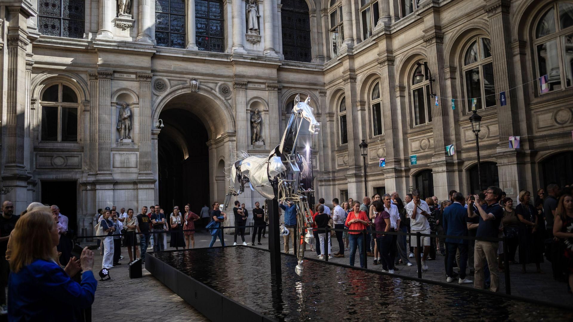 ZEUS, Metal Horse for the opening ceremony at the Paris City Hall