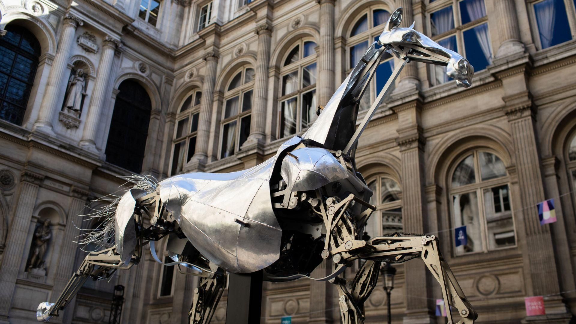 ZEUS, le cheval métallique de la cérémonie d'ouverture à l'Hôtel de Ville.